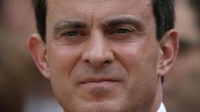 Le ministre de l'Intérieur Manuel Valls a condamné samedi l'agression "xénophobe" de six étudiants chinois en oenologie, pris à partie à Hostens (Gironde) dans la nuit de vendredi à samedi. /Photo prise le 11 juin 2013/REUTERS/Charles Platiau