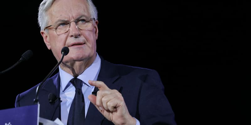 Le Premier ministre français Michel Barnier prononce un discours lors du 106e Congrès des Maires organisé par l'Association des Maires de France (AMF) à Paris, le 21 novembre 2024.