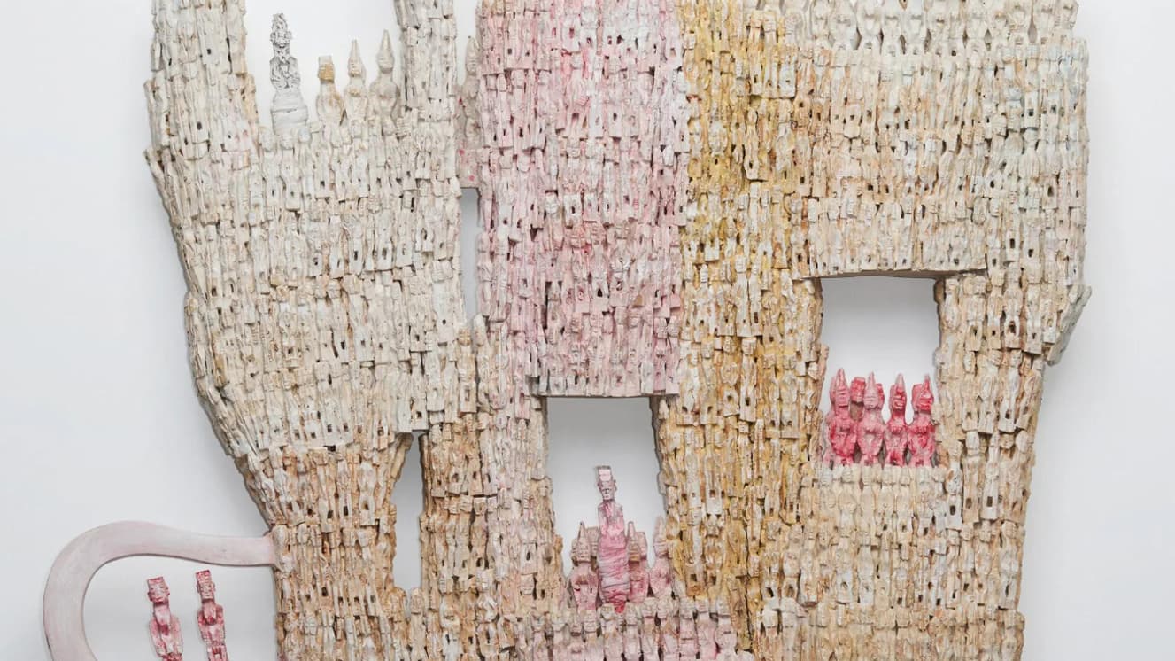 L'œuvre "The Watchers" par Dominique Zinkpè, ayant remporté la mention spéciale de la Loewe Foundation. L'œuvre "The Watchers" par Dominique Zinkpè, ayant remporté la mention spéciale de la Loewe Foundation.