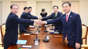 Les autorités sud et nord-coréennes sont tombées d'accord sur une réunion des familles en octobre, le 8 septembre 2015.