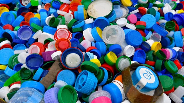 Chaque année, 8 à 12 millions de tonnes de plastique se déversent dans les océans.