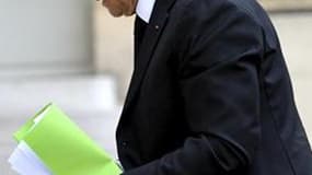 Nicolas Sarkozy gagne cinq points et atteint 35% d'avis favorables, selon un sondage Ipsos pour Le Point diffusé lundi. A l'inverse, 61% des sondés ont un avis défavorable sur l'action du chef de l'Etat, soit cinq points de moins qu'en juin. /Photo prise