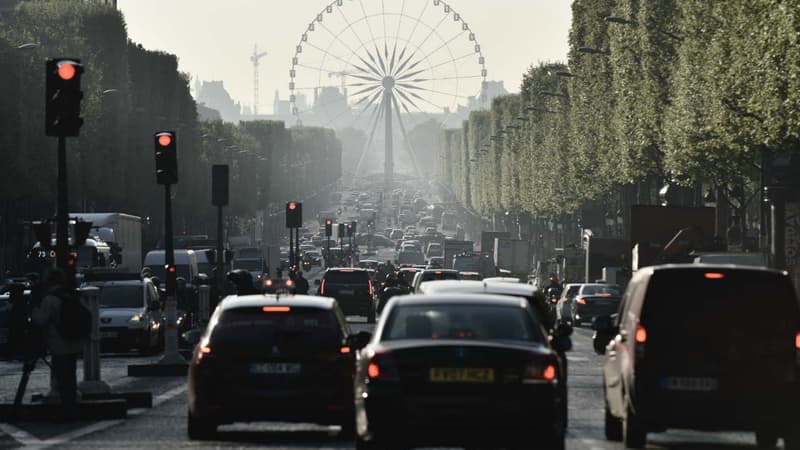 77% des habitants de l’agglomération parisienne utilisent leur voiture chaque semaine, 50% tous les jours. 