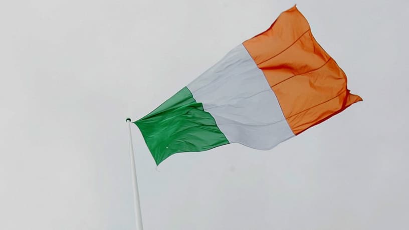 AVEC SON EXCÉDENT BUDGÉTAIRE DE 5 MILLIARDS, L'IRLANDE PRÉSENTE UN ÉTONNANT BUDGET QU'ELLE QUALIFIE D'"ANTIPOPULISTE": RIEN POUR LES CLASSES MOYENNES, TOUT POUR L'INVESTISSEMENT