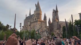 Des fans de "Harry Potter" rendent hommage le 27 septembre 2024 à l'actrice Maggie Smith, l'interprète de McGonagall