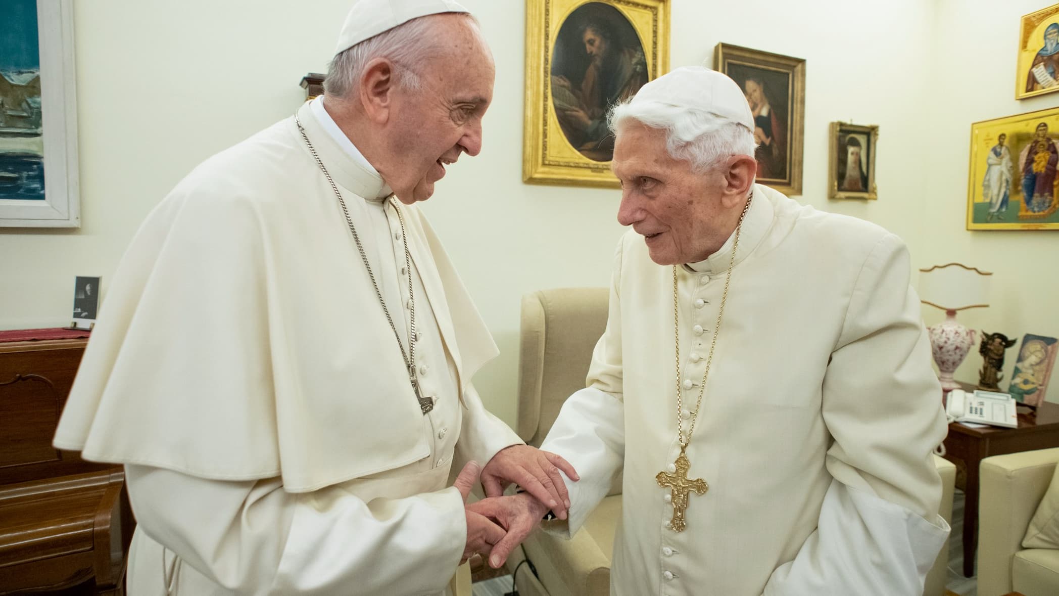 Covid-19: le pape François et Benoît XVI ont été vaccinés