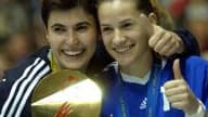 Sophie Herbrecht (d) aux côtés de Valérie Nicolas lors du sacre mondial en 2003