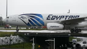 Un Airbus A330 de la compagnie EgyptAir sur le tarmac de l'aéroport Roissy-Charles-de-Gaulle le 19 mai 2016 (image d'illustration)