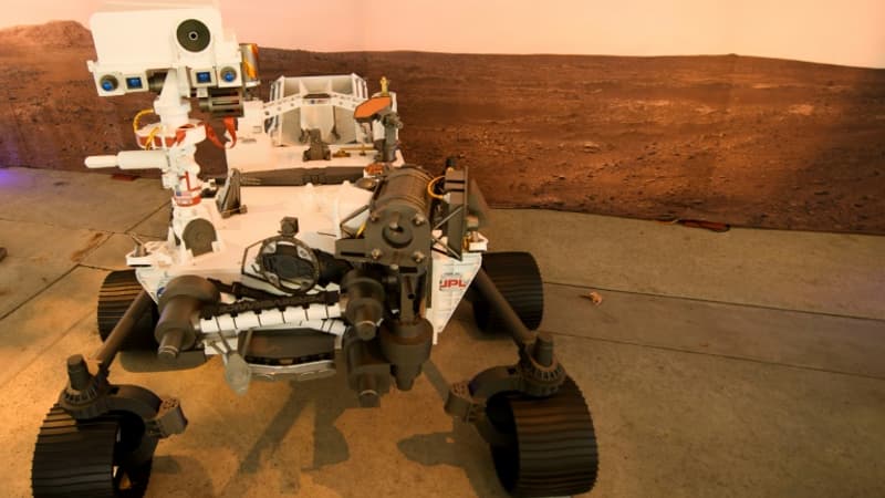 Une maquette du rover Perseverance de la Nasa qui a atterri sur Mars le 18 fevrier 2021 972017