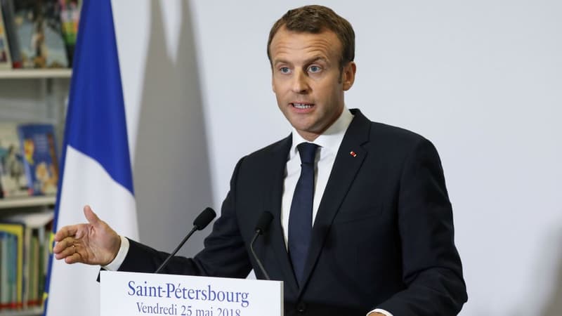 Emmanuel Macron a tenu une conférence de presse à Saint-Pétersbourg vendredi.