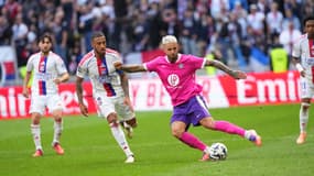 Aaron Donnum face à Lyon en Ligue 1, le 5 octobre 2025. 