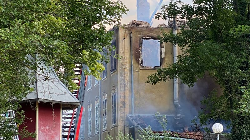 L'ancien centre aéré Marcel Bertone a été ravagé par un incendie ce jeudi à Meyzieu.