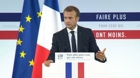 Emmanuel Macron a annoncé une "loi en 2020" visant à créer "un revenu universel d'activité" qui fusionnerait plusieurs prestations sociales pour "garantir un seuil minimal de dignité" à tous.