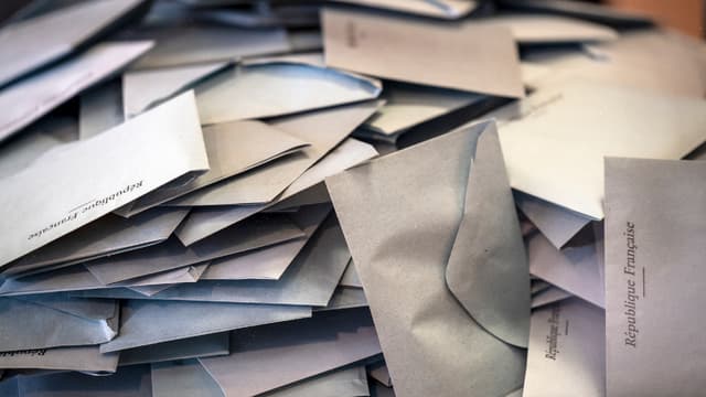 Bulletins de vote. (Illustration.)