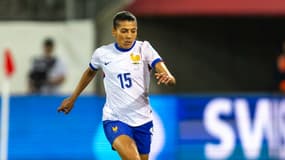 Kenza Dali avec l'équipe de France féminine en 2025.