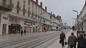 C'est rue Nationale à Tours que Julien faisait la manche