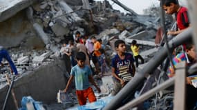 La bande de Gaza toujours soumise aux frappes israéliennes, va dimanche au-devant d'une journée cruciale.