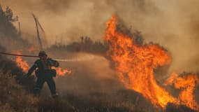 Grèce : l'incendie en Crète est "en recul" selon les pompiers, plus de 200 pompiers sont en lutte contre les flammes.