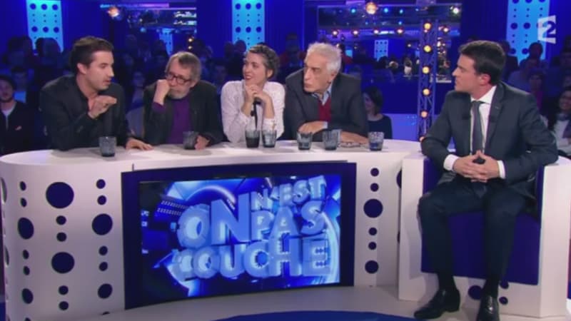 Manuel Valls samedi soir sur le plateau d'On n'est pas couché, face à Jérémy Ferrari (à gauche). 