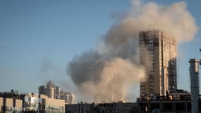Fumée à la suite d'un bombardement sur Kiev le 17 octobre