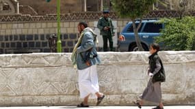 Des partisans de la milice chiite des Houthis lors d'une manifestation à Sanaa, le 6 avril 2015