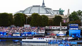 Le départ du triathlon féminin aux JO de Paris, le 31 juillet 2024