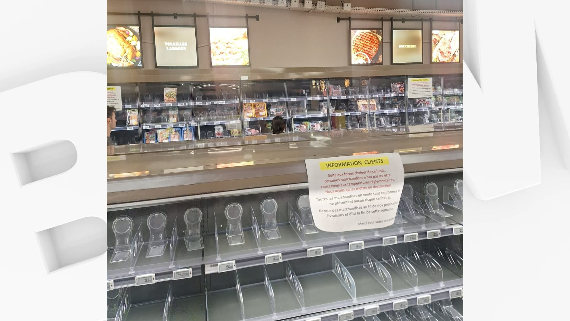 Les rayons ont été en grande partie vidés dans le supermarché.