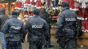 Des policiers autrichiens à Vienne le 20 décembre 2016 (image d'illustration)