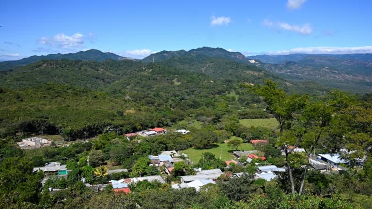 Vue du village d'El Mozote, le 29 novembre 2021 au Salvador