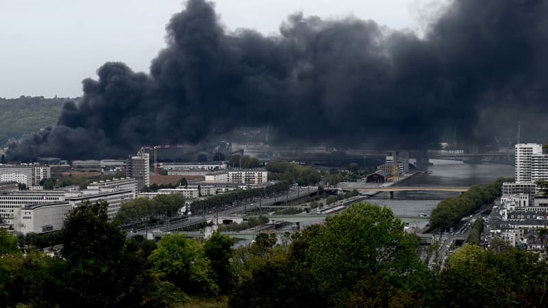 Le spectaculaire incendie dans l'usine Lubrizol de Rouen classée Seveso, qui n'a pas fait de victime, était maitrisé ce jeudi à la mi-journée mais plusieurs jours seront probablement nécessaires pour en venir à bout, avec une crainte de pollution de la Seine.