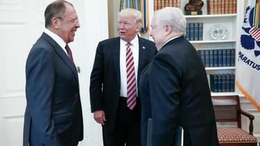 Sergueï Lavrov, Donald Trump et l'ambassadeur Sergueï Kislyak à la Maison Blanche, le 10 mai.
