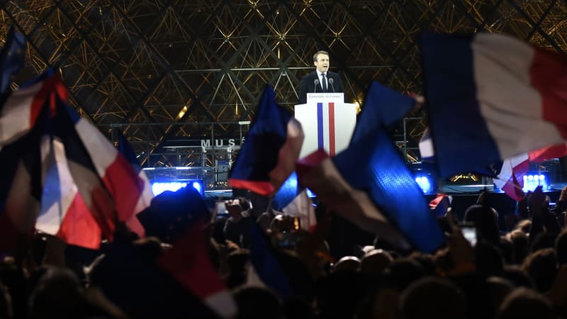 Emmanuel Macron le 7 mai 2017 sur l'esplanade du Louvre