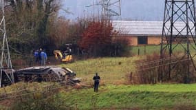 Les gendarmes étaient à l'oeuvre depuis lundi sur ce site de l'ancienne propriété de "l'ogre des Ardennes".