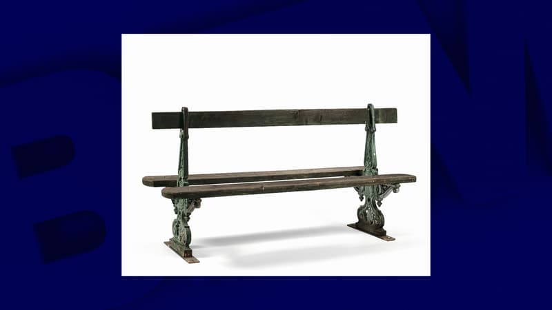 Un banc "Davioud" a été racheté par un collectif de Parisiens.