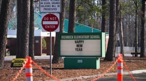 Le 6 janvier 2023, une institutrice s'est fait tirer dessus par son élève de 6 ans à l'école primaire Richneck, en Virginie, au sud-est des États-Unis.