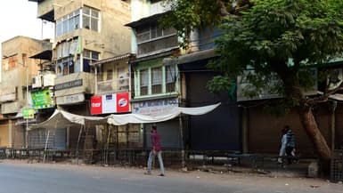 Commerce fermé en Inde en marge de la manifestation, le 10 juin 2022, à Ahmedabad. 