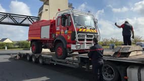 Un camion pompier de lutte contre les feux de forêts a quitté la caserne d'Ifs, en direction de la Roumanie. Le véhicule doit aider les secouristes roumains dans leur lutte contre les feux de végétation qui sont de plus en plus fréquents avec le réchauffement climatique.