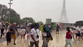 Trocadéro: les gens courent s'abriter au début de la tempête - Témoins BFMTV