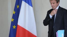 Symbole de la politique d'ouverture de Nicolas Sarkozy en 2007, Bernard Kouchner quitte le Quai d'Orsay sans avoir réussi à marquer de son empreinte une politique étrangère de la France entièrement conçue à l'Elysée. /Photo prise le 3 novembre 2010/REUTER