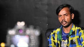 Le Crooner Hero Alom