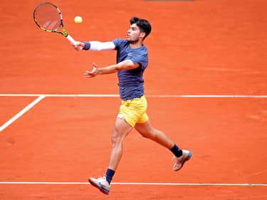 Carlos Alcaraz lors de sa victoire face à Felix Auger-Aliassime en 8e de finale de Roland-Garros (6-3, 6-3, 6-1), le 2 juin 2024