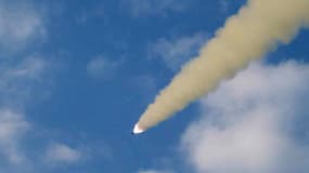 La Corée du Nord a diffusé cette image non datée, montrant un missile dans le ciel.
