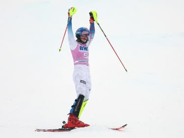 La joie de Mikaela Shiffrin victorieuse en slalom à Killington, le 28 novembre 2021