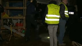 Les gilets jaunes au rond-point de Saint-Brieuc. 