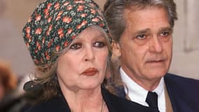 Brigitte Bardot et son mari Bernard d'Ormale en février 2000 à Saint Tropez.