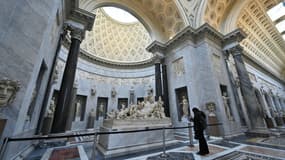 Un visiteur aux musées du Vatican, le jour de leur réouverture, le 1er février 2021