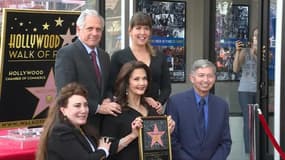 Lynda Carter, alias Wonder Woman, inaugure son étoile sur le Walk of Fame à Hollywood