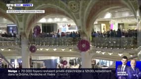 Paris: Des gilets jaunes occupent le premier étage des Galeries Lafayette