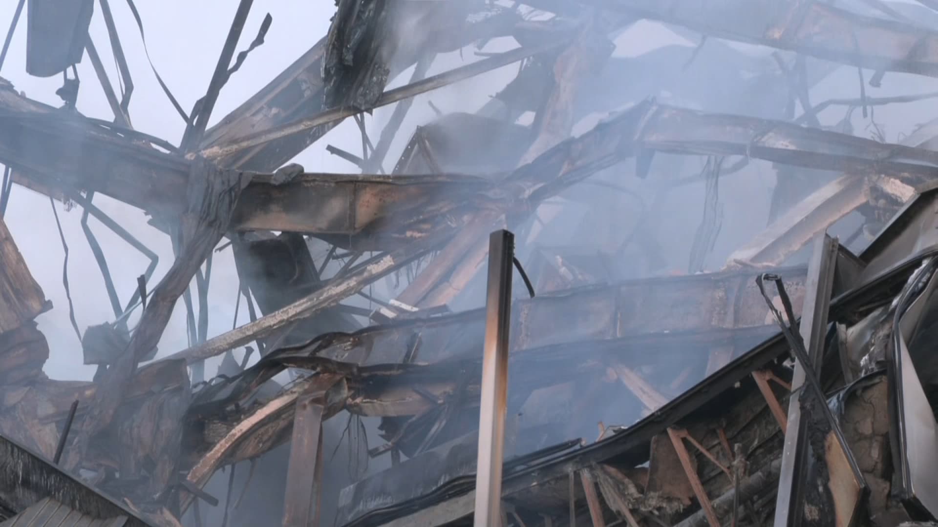 Les débris des immeubles au lendemain de l'incendie de Rouen Les débris des immeubles au lendemain de l'incendie de Rouen