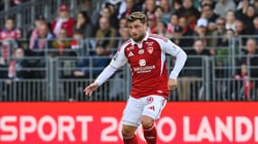 Le joueur de Brest Hugo Magnetti face à Nice le 20 septembre 2025